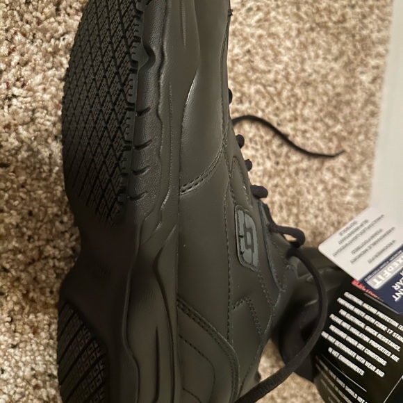 NWT - Black Skechers Work Slip-Resistant Footwear with Relaxed Fit - Picture 6 of 9